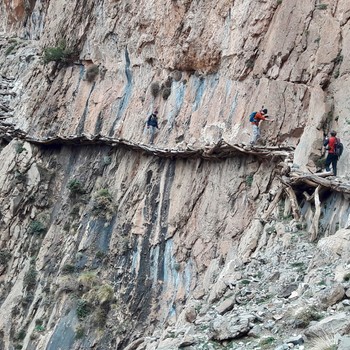 berber-bruecke-taghia-kletterer