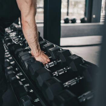 gewicht-training-hantel-kraft