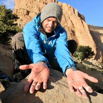 kletterer-taghia-haende