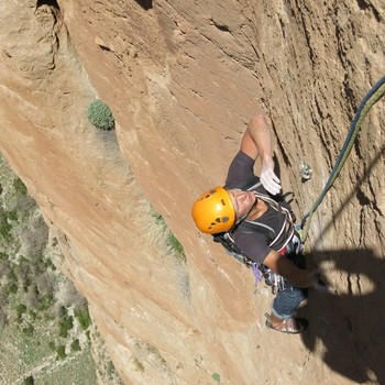 klettern-taghia-senkrecht-kalk